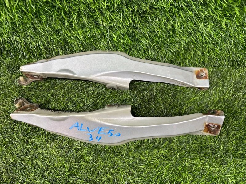 Накладка на крыло лево/право Nissan ELGRAND ALWE50 VG33E 1998 (б/у)