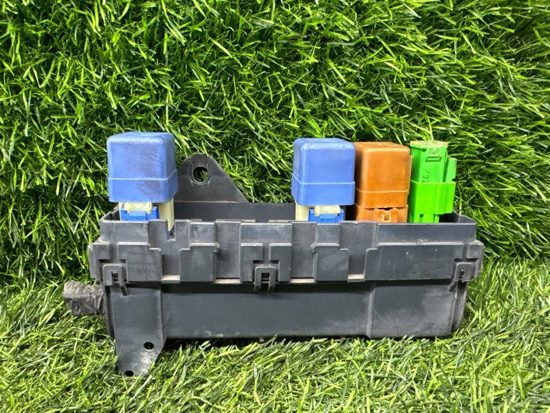 Блок предохранителей Nissan ELGRAND ALWE50 VG33E 1998 (б/у)