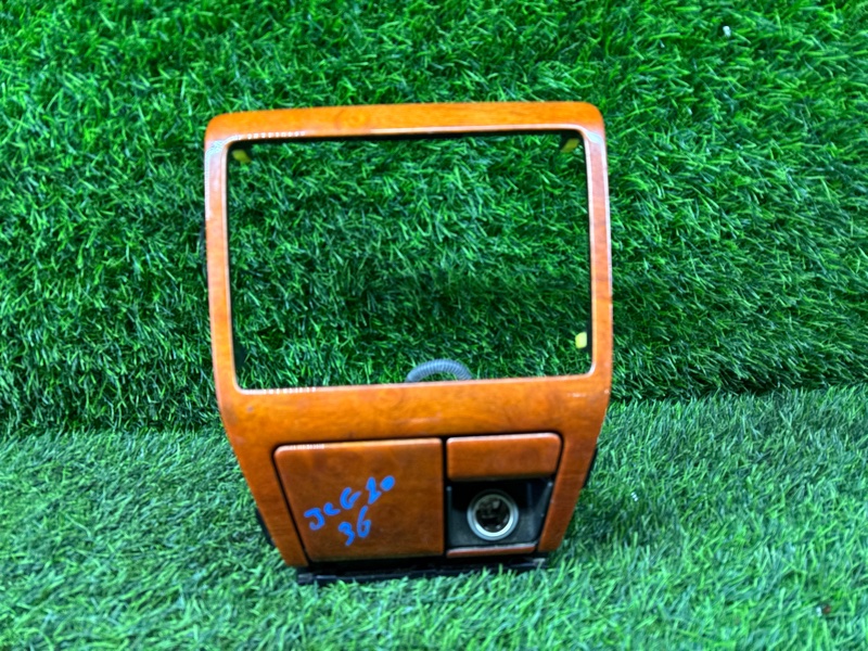 Консоль магнитолы TOYOTA BREVIS JCG10 (б/у)