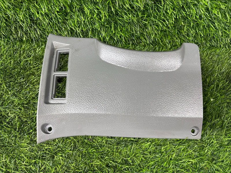 Пластик под руль TOYOTA Noah AZR60 передний правый (б/у)