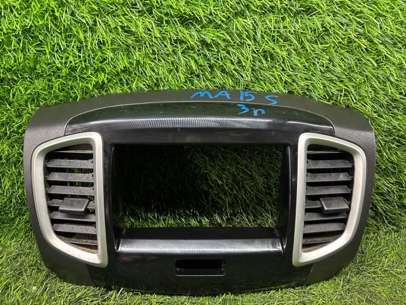 Рамка магнитолы SUZUKI SOLIO MA15S передняя (б/у)