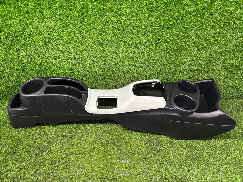 Консоль между сидений TOYOTA AQUA NHP10 (б/у)