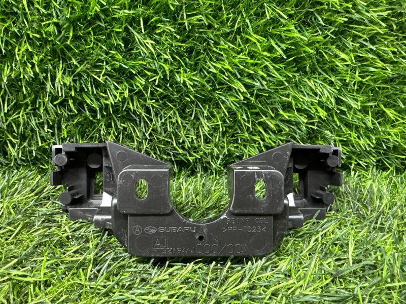 Кронштейн бардачка SUBARU LEGACY BR9 (б/у)