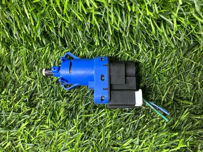 Концевик педали тормоза MAZDA AXELA BM2FS (б/у)