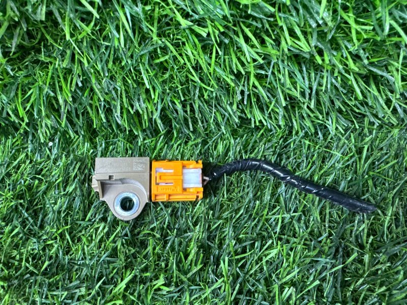 Датчик удара MAZDA AXELA BM2FS (б/у)