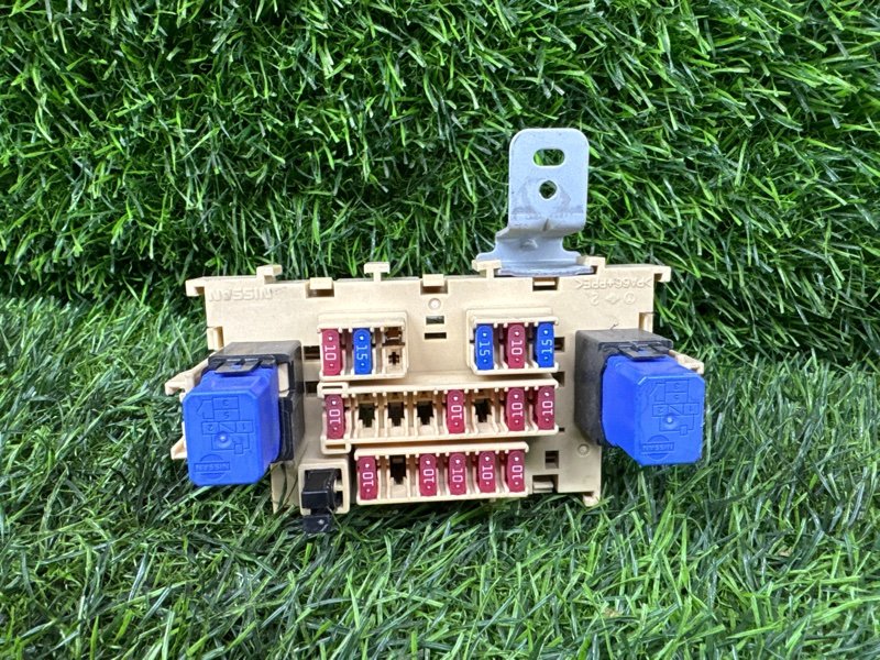 Блок предохранителей салона NISSAN AD VAY12 (б/у)