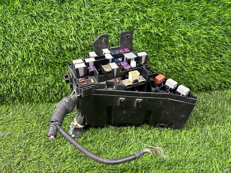 Блок предохранителей под капот SUBARU LEGACY BR9 (б/у)