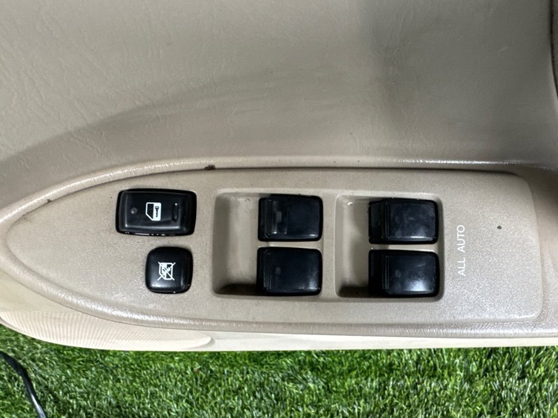 Пианино Toyota ALLION AZT240 NZT240 ZZT240 ZZT245 переднее правое (б/у)