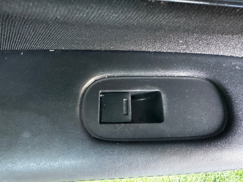 Кнопка стеклоподъемника Honda Vezel RU3 RU1 RU2 RU4 RU передняя левая (б/у)