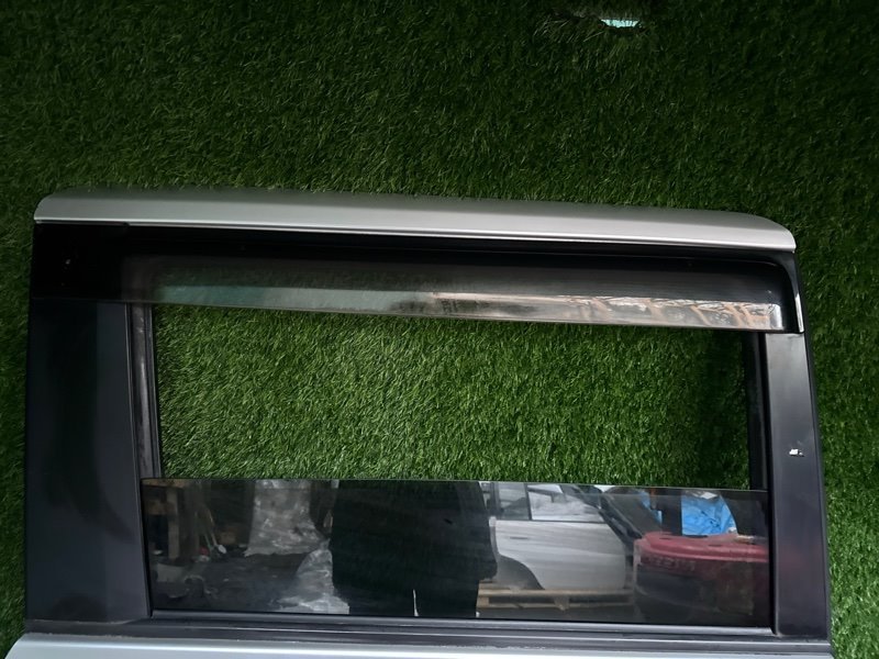 Ветровик TOYOTA NOAH ZRR70 задний правый (б/у)