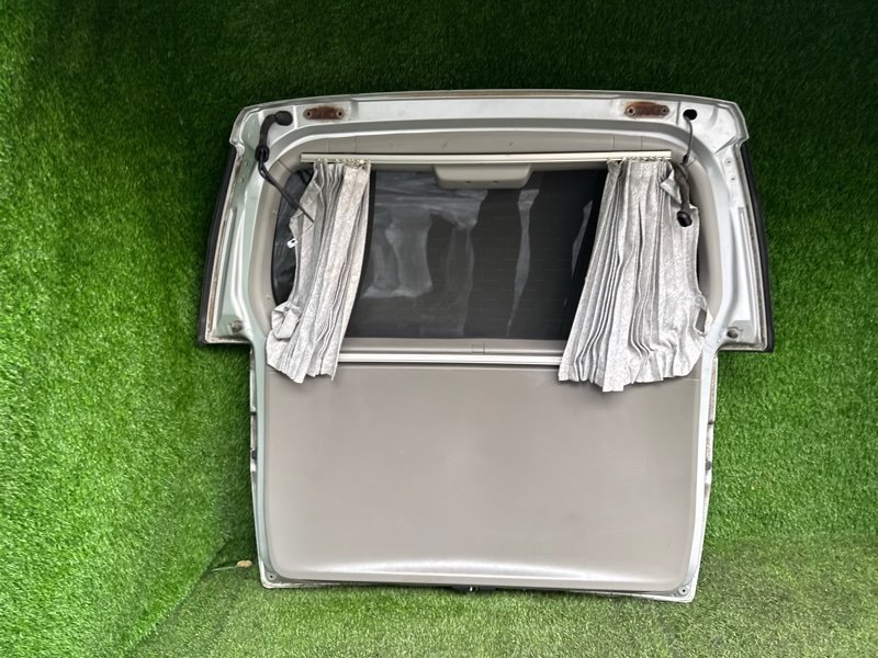 Обшивка двери багажника NISSAN ELGRAND ALE50 ALWE50 APE50 APWE50 ATE50 ATWE50 AVE50 AVWE50 задняя (б/у)