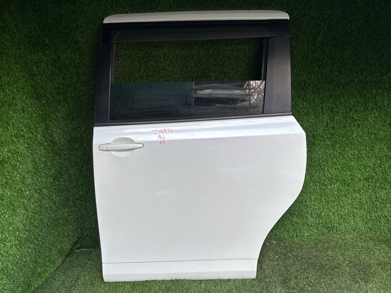 Ветровик TOYOTA VOXY ZRR75 задний левый (б/у)