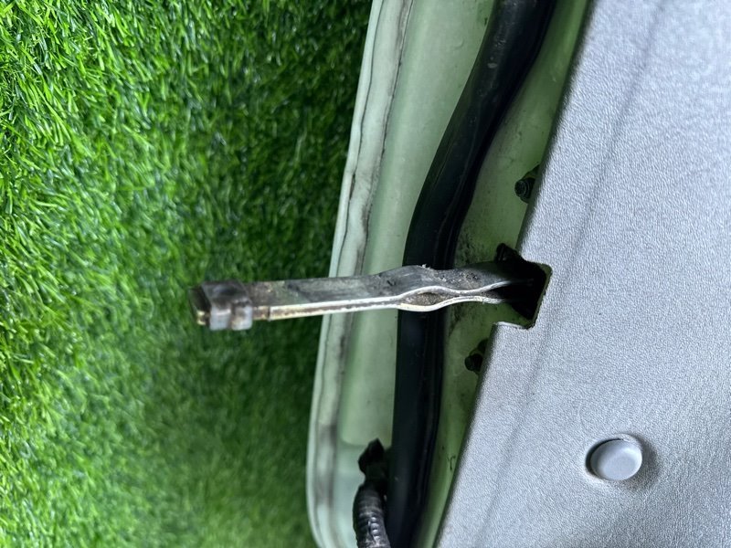 Ограничитель двери Mazda Bongo Friendee SGLR передний правый (б/у)