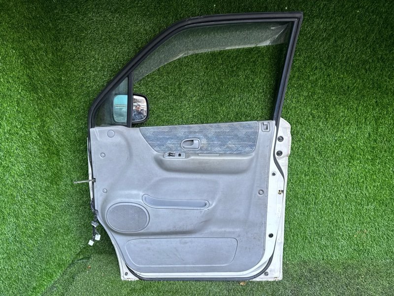 Обшивка двери Mazda Bongo Friendee SGLR передняя правая (б/у)