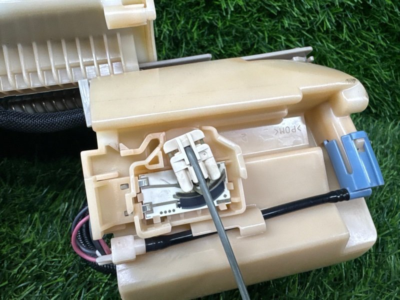 Датчик уровня топлива Toyota Prius ZVW30 (б/у)