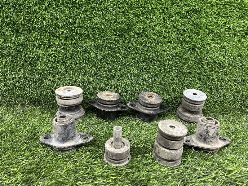 ПОДУШКИ КУЗОВА КОМПЛЕКТ TOYOTA LAND CRUISER UZJ100 (б/у)