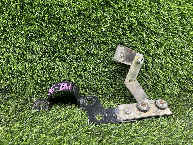 Крепление рулевой рейки Nissan Prairie M12 (б/у)