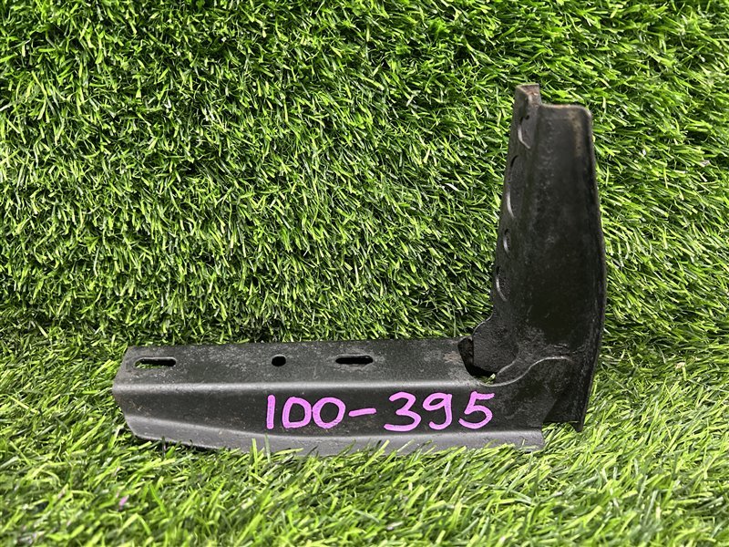 Крепление подножки TOYOTA LAND CRUISER UZJ100 (б/у)