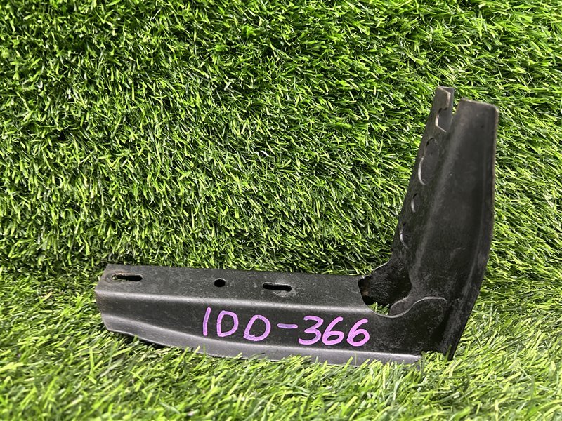 Крепление подножки TOYOTA LAND CRUISER HDJ101 (б/у)