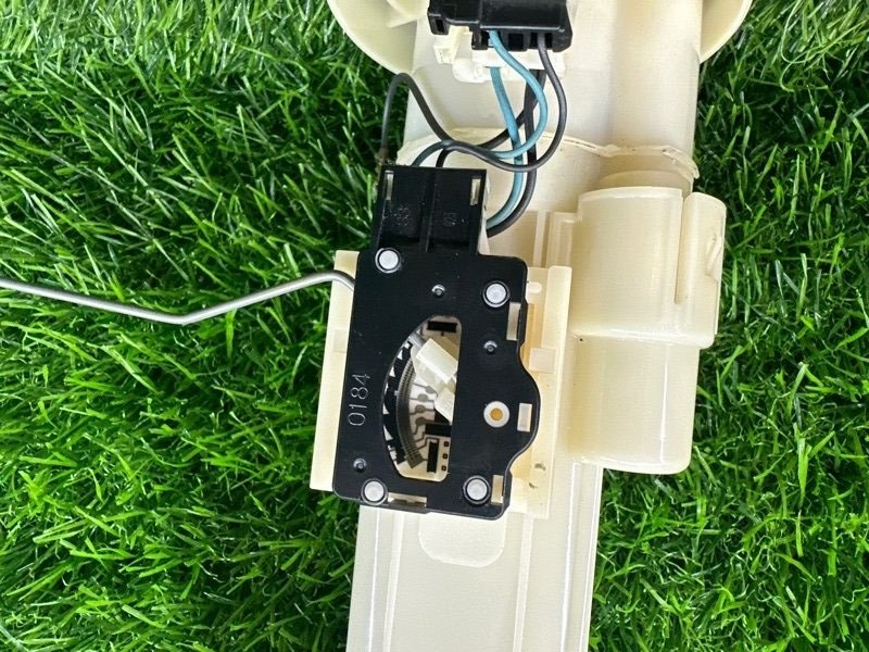 Датчик уровня топлива SUZUKI HUSTLER MR31S (б/у)