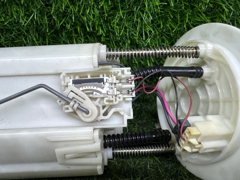 Датчик уровня топлива TOYOTA CROWN GRS182 (б/у)