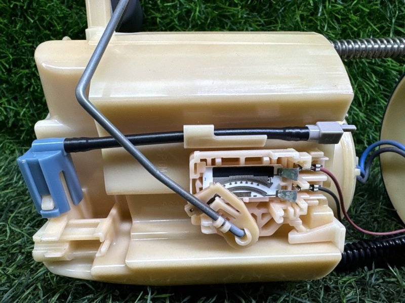 Датчик уровня топлива Mitsubishi Delica D:5 CV5W (б/у)