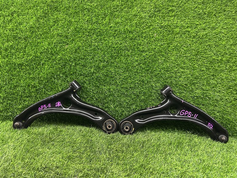 Рычаги ПАРА ЛЕВЫЙ/ПРАВЫЙ HONDA FIT GP5 передние (б/у)