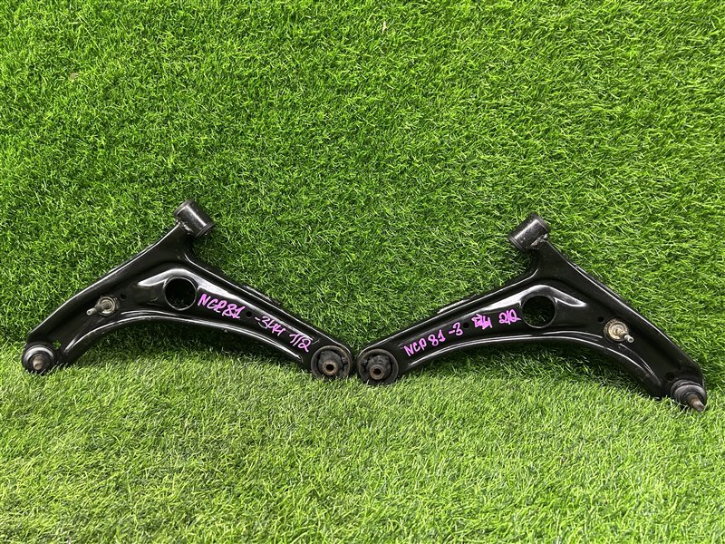 Рычаги ПАРА ЛЕВЫЙ/ПРАВЫЙ TOYOTA SIENTA NCP81 передние (б/у)