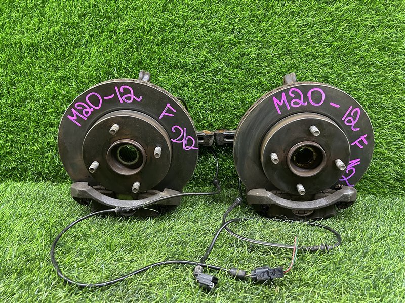 Ступицы ПАРА Лево/Право NISSAN NV200 M20 передние (б/у)