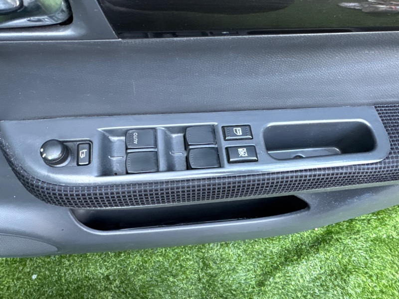 Пианино Suzuki Swift ZC11S переднее правое (б/у)