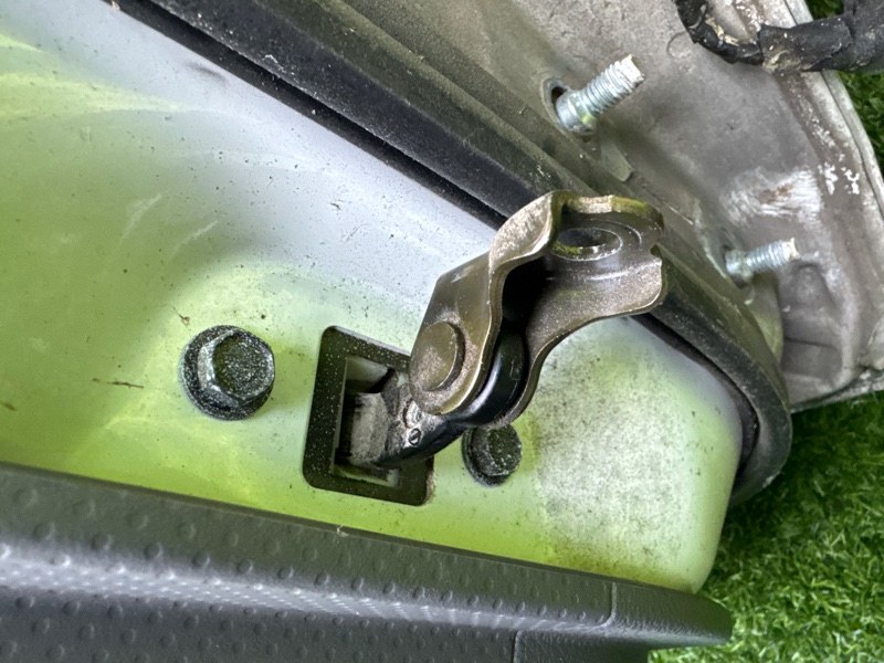 Ограничитель двери Nissan AD VAY12 задний левый (б/у)