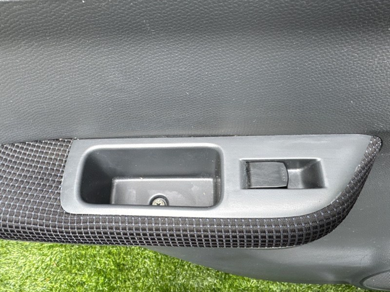 Кнопка стеклоподъемника Suzuki Swift ZC11S задняя левая (б/у)