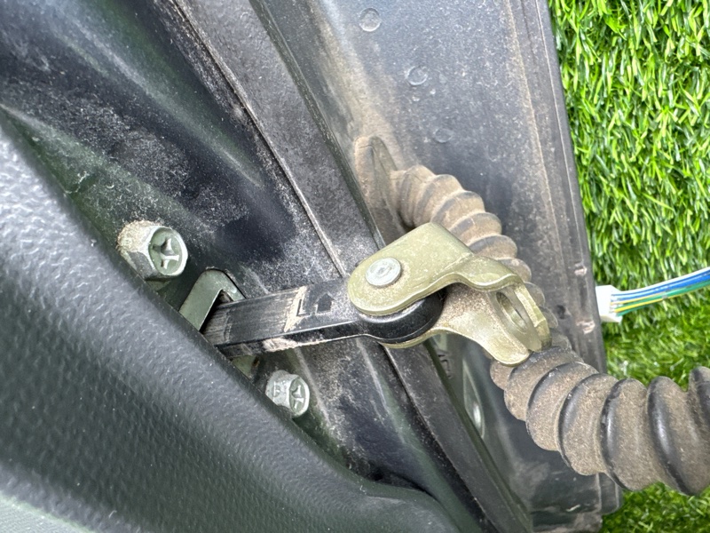 Ограничитель двери Suzuki Swift ZC11S задний левый (б/у)