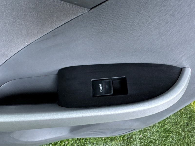 Кнопка стеклоподъемника TOYOTA PRIUS ZVW30 задняя левая (б/у)