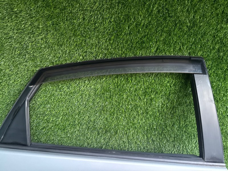 Ветровик TOYOTA PRIUS ZVW30 задний правый (б/у)