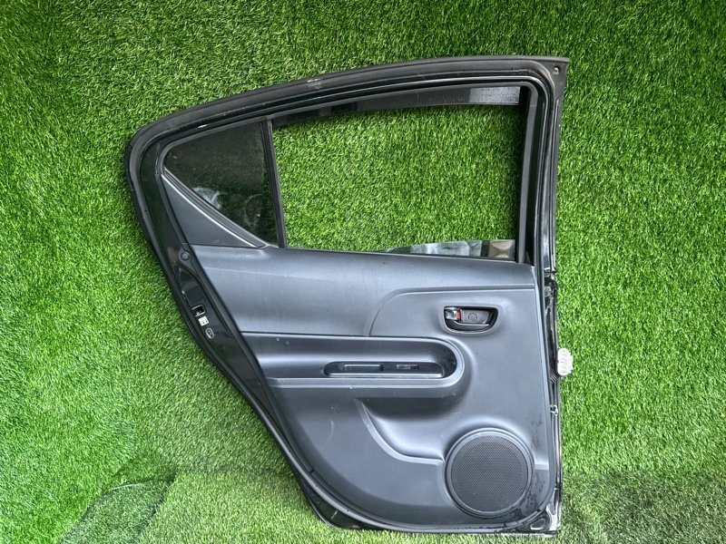 Обшивка двери TOYOTA AQUA NHP10 задняя левая (б/у)