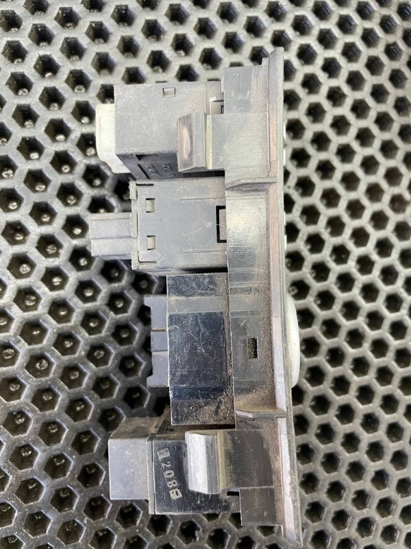 Блок управления зеркалами передний Lifan Solano 620 SQR482 Блок управления зеркалами передний Lifan Solano 620 SQR482