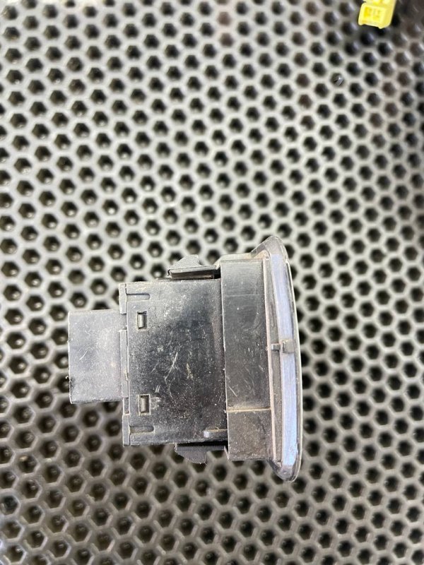 Блок управления зеркалами передний Solano 2012 620 SQR482 Блок управления зеркалами передний Solano 2012 620 SQR482