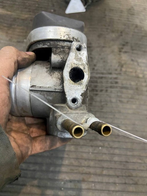 Дроссельная заслонка Volkswagen Passat 3B3 AHL Дроссельная заслонка Volkswagen Passat 3B3 AHL