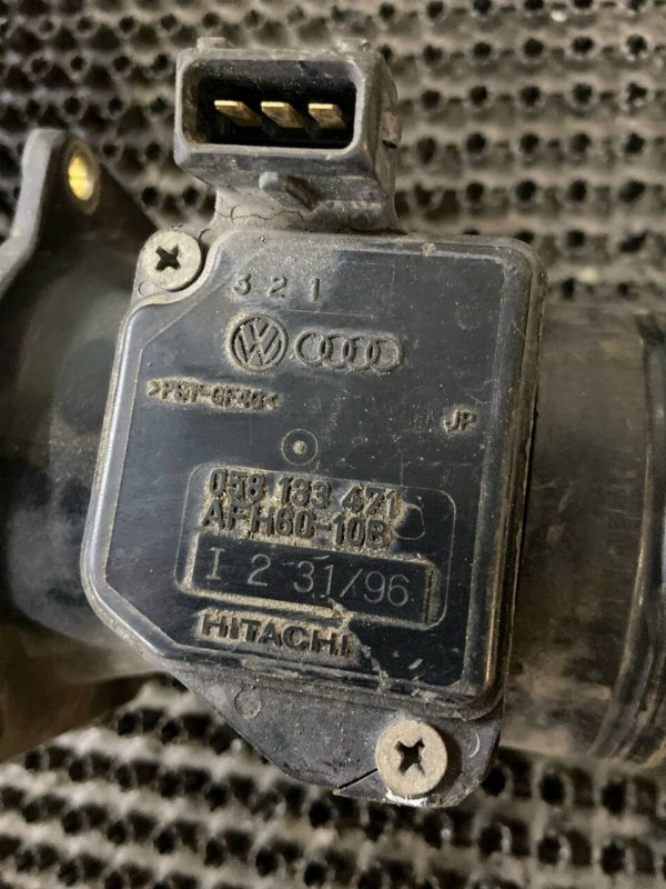 Датчик массового расхода воздуха Passat 1999 3B5 AZL