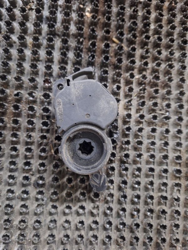 Запчасть сервопривод заслонок печки Лада Веста 2019 2180 BAZ21129 T1009914p Б/У Сервопривод заслонок печки Лада Веста 2019 2180 BAZ21129 T1009914p Б/У