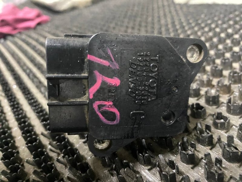 Датчик массового расхода воздуха Toyota Corolla NZE121 1NZ-FE