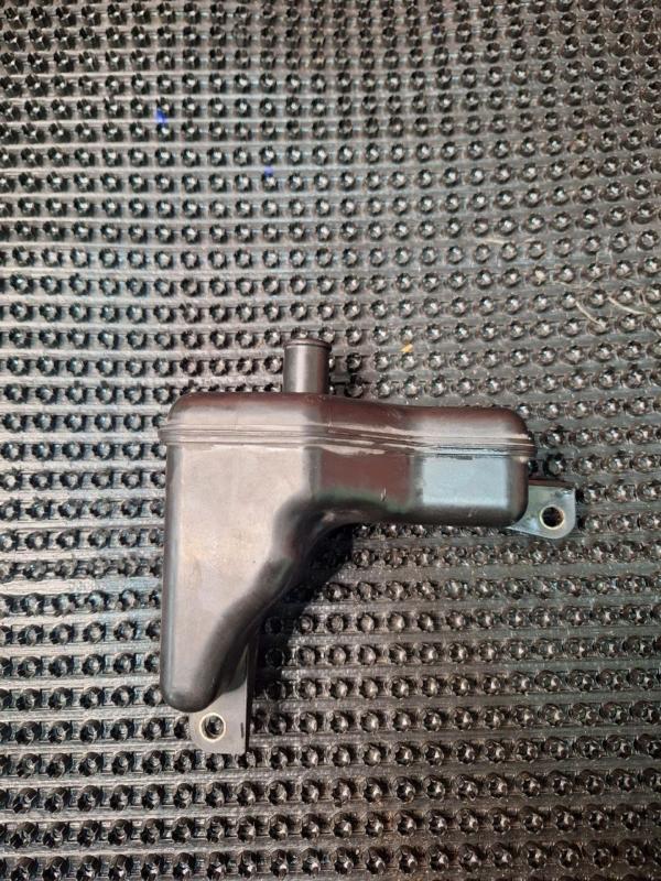 Резонатор воздушного фильтра Demio 2001 DW3W B3 Резонатор воздушного фильтра Demio 2001 DW3W B3