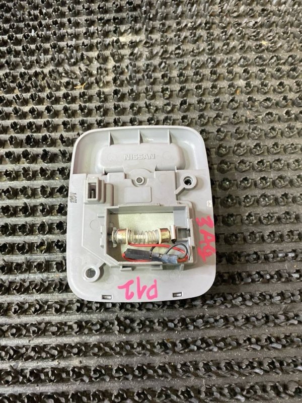 Плафон подсветки салона Primera 2001 P12 QR20DE