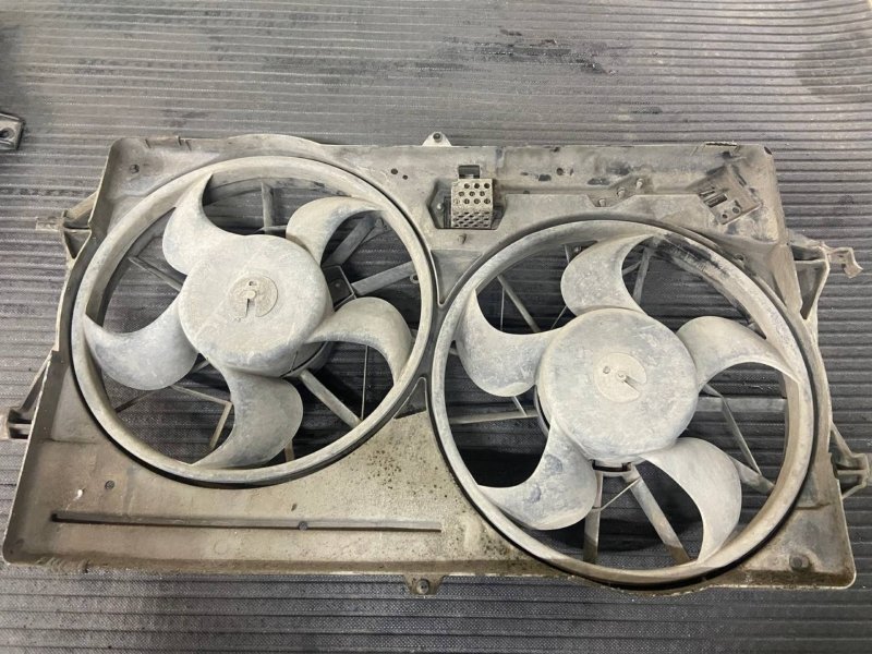 Вентилятор охлаждения радиатора Ford Focus 2004 98AB8C607 Б/У