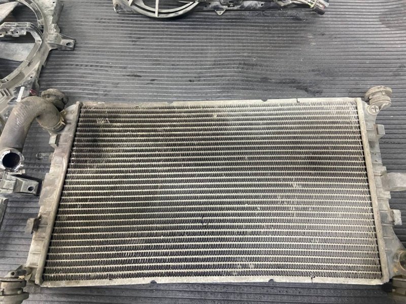 Радиатор охлаждения двигателя Ford Focus 2004 XS4H8W000BB Б/У