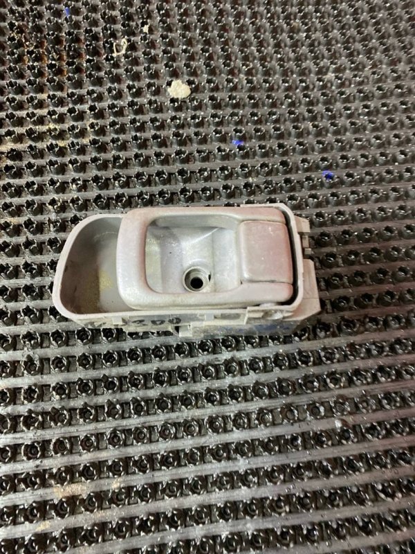 Ручка двери внутренняя правая Nissan Np300 2012 D22 YD25 806700W005 Б/У