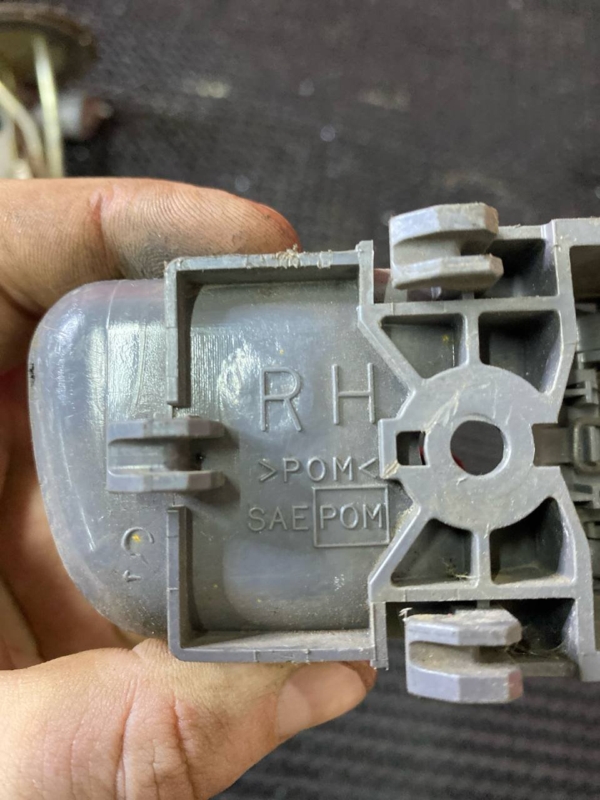 Ручка двери внутренняя правая Np300 2012 D22 YD25