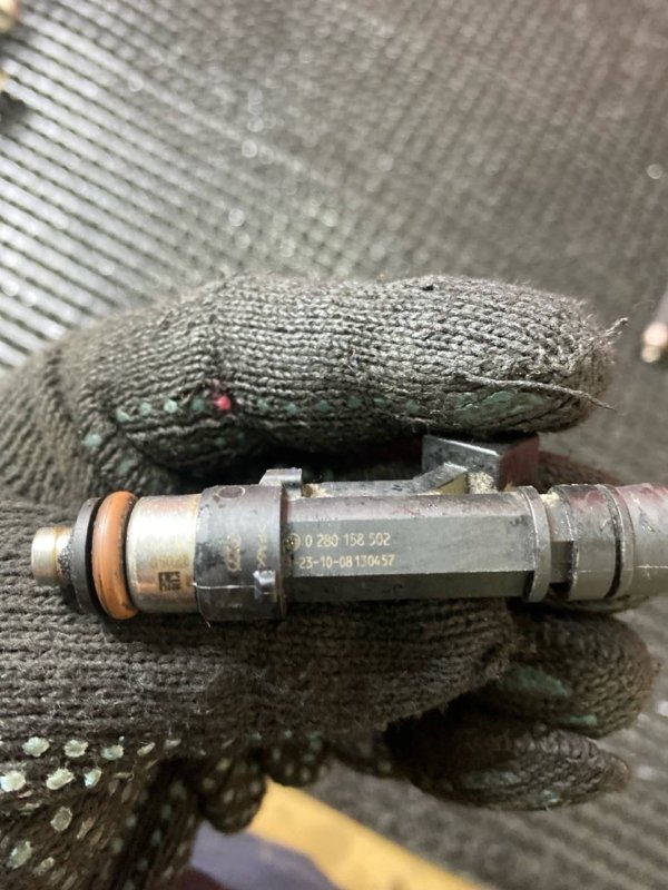 Форсунка топливная Passat 1999 3B5 AZL