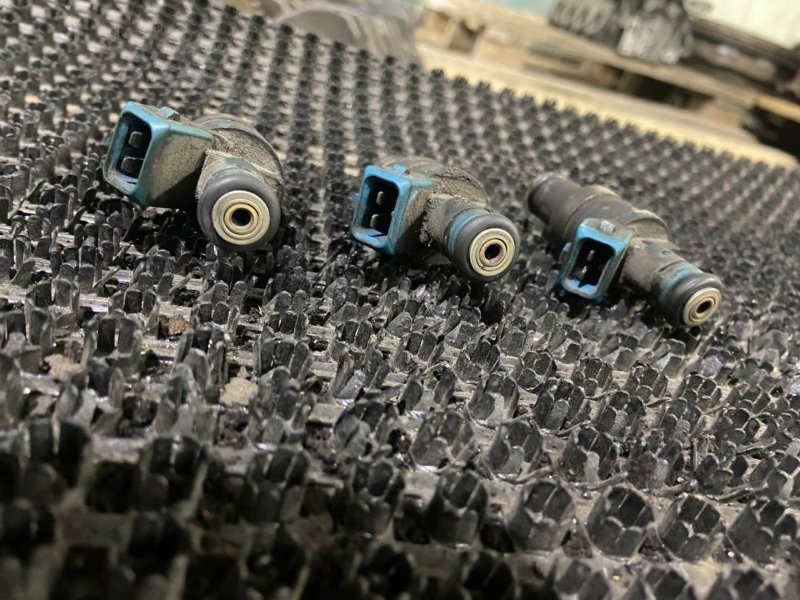 Форсунка топливная Volkswagen Passat 3B5 ALZ Форсунка топливная Volkswagen Passat 3B5 ALZ